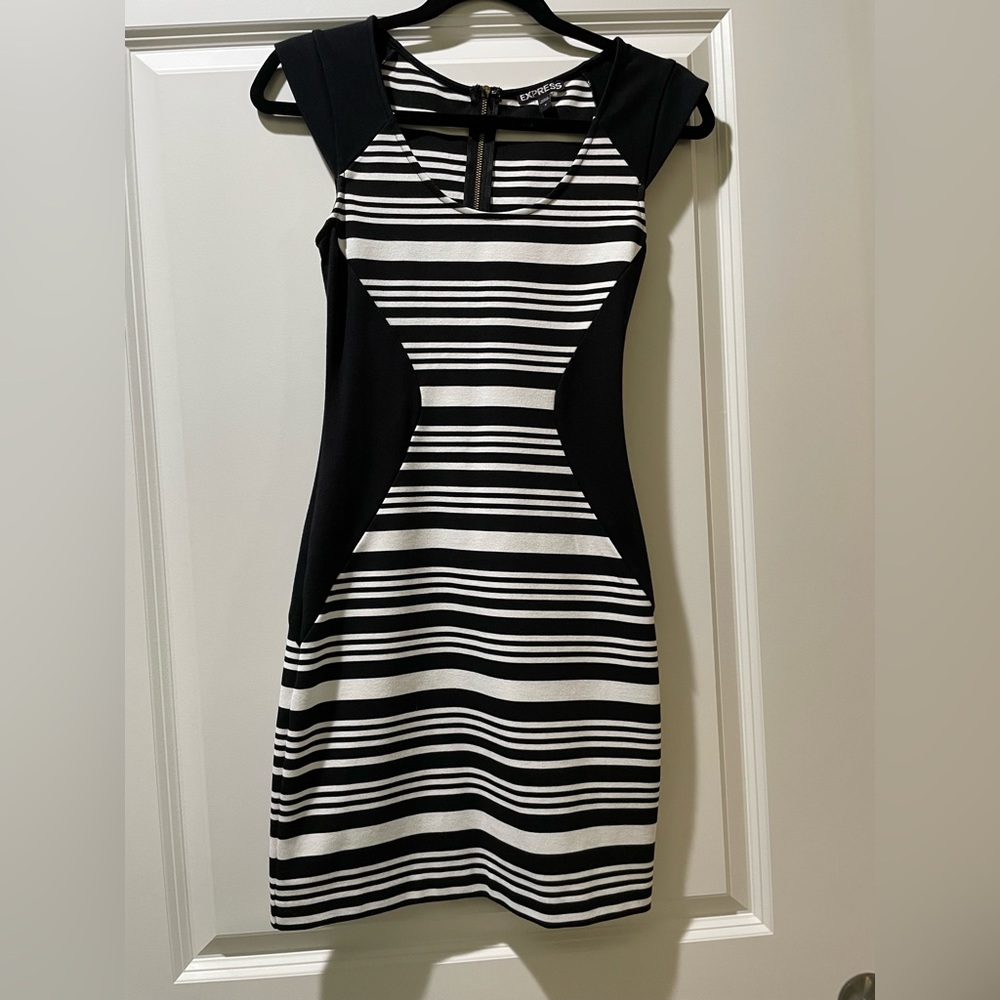 Express Black and White Contour Dress Size 0